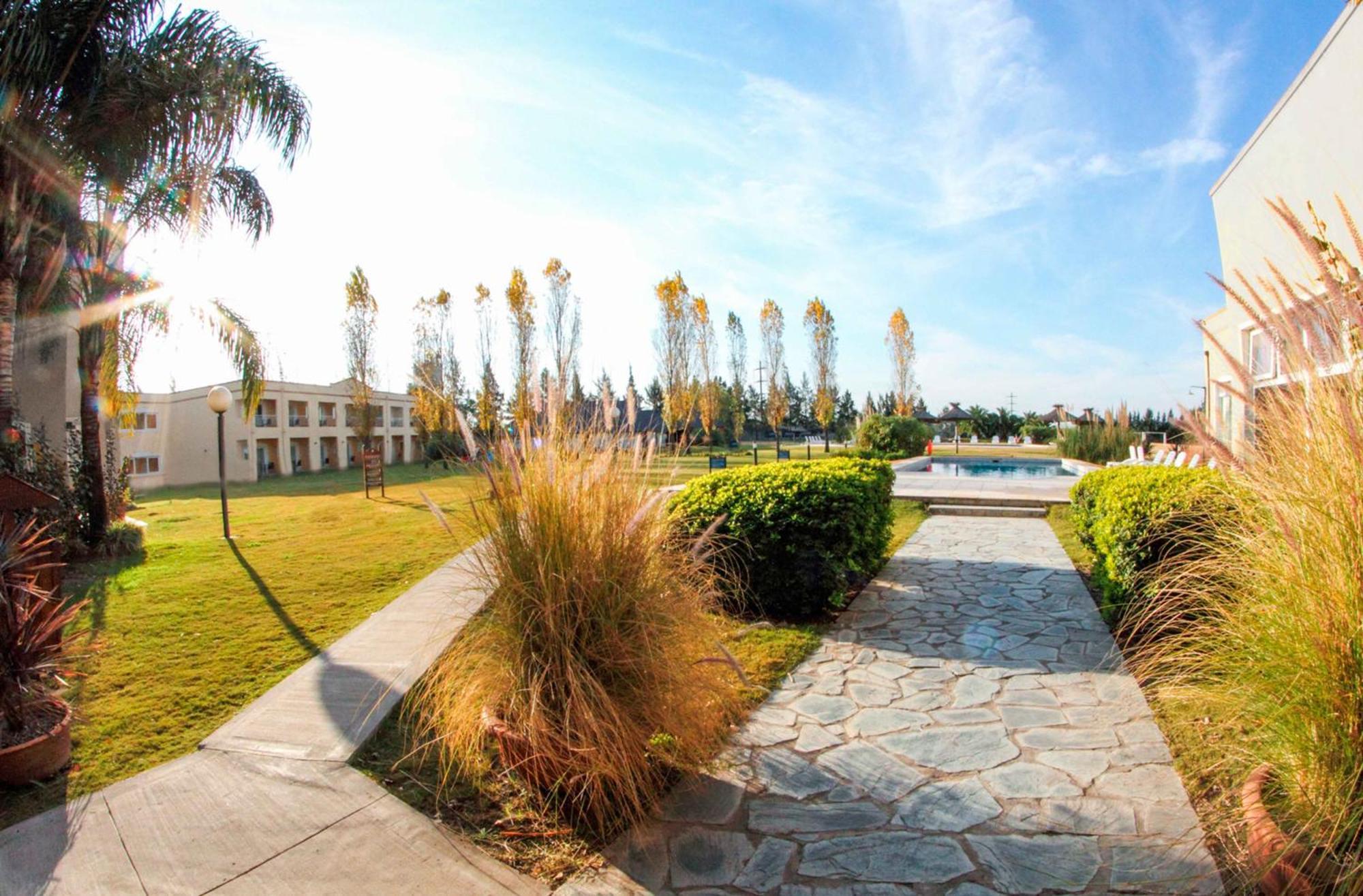 Отель Wyndham Garden Кампана Экстерьер фото