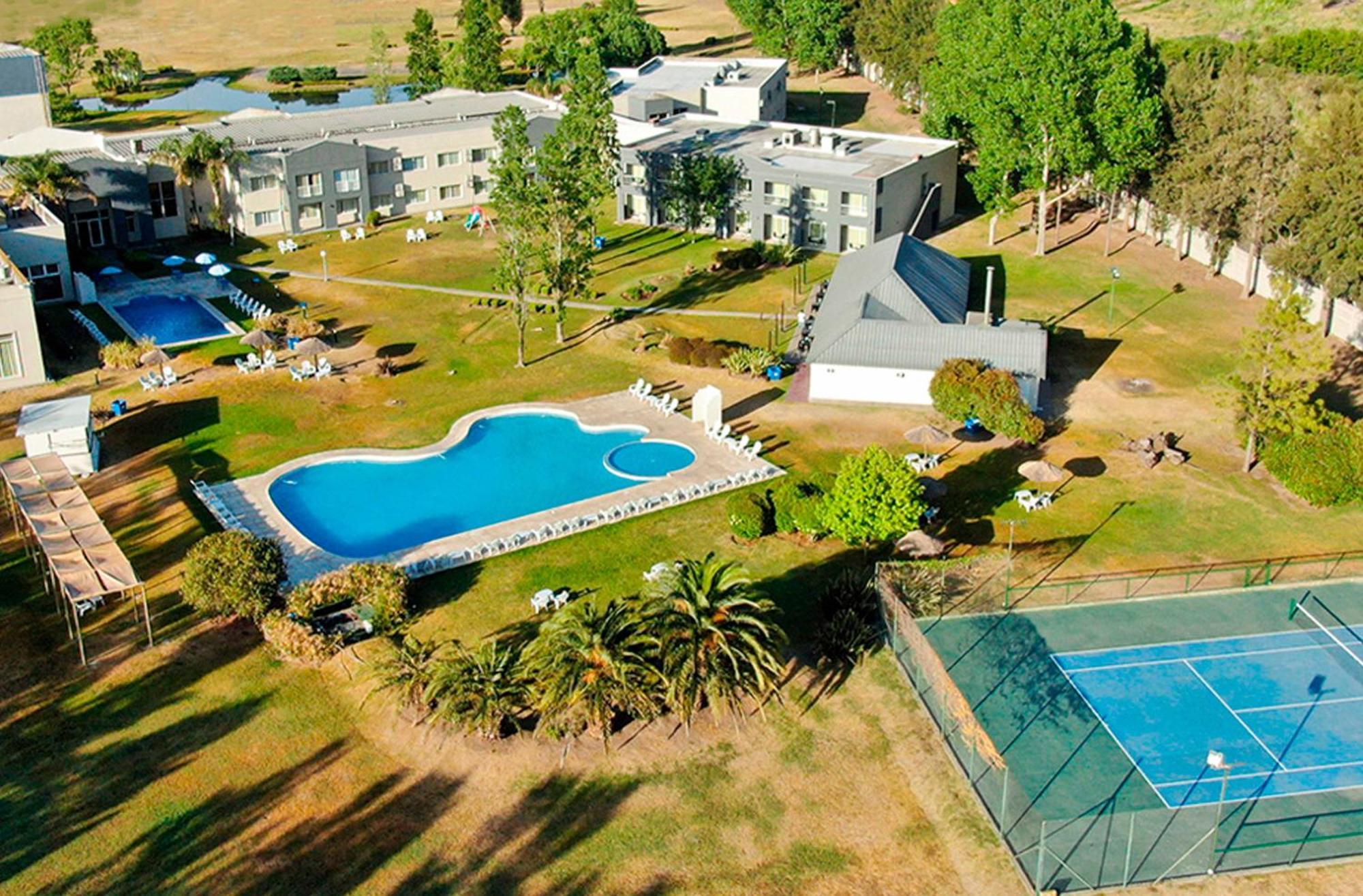 Отель Wyndham Garden Кампана Экстерьер фото