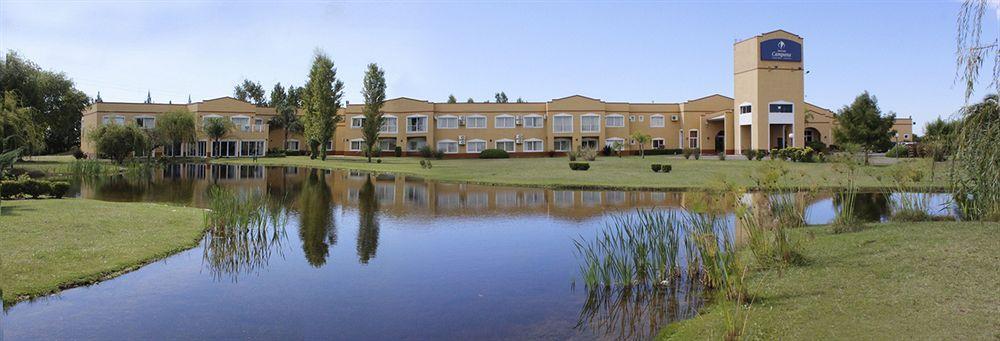 Отель Wyndham Garden Кампана Экстерьер фото